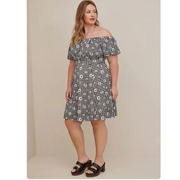 Torrid size 4 Mini Textured Knit Puff Sleeve Skater Dress - Picture 2 of 12